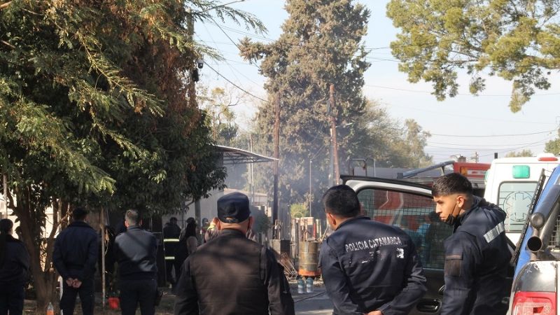 Voraz incendio destruyó un lubricentro en Valle Viejo