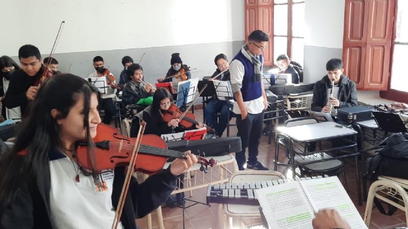 Destacada presentación de la orquesta infanto juvenil de Educación en las Bodas de Plata del JIN N°17
