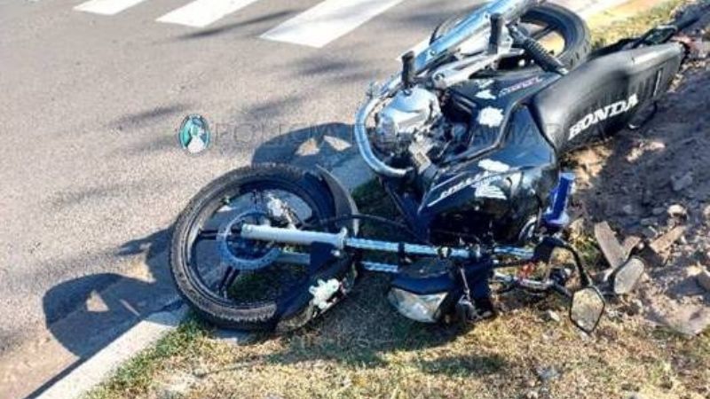 En la huida, arrebatadores chocaron contra un móvil policial