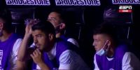LUIS SUÁREZ ya era pesimista desde el banco de suplentes.