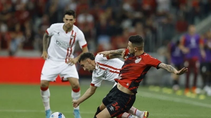 Estudiantes ante Paranaense, por el pase a semifinales