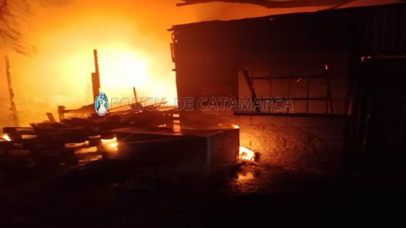 Voraz incendio en una vivienda de la Capital