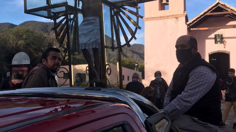 Feligreses de Fray Mamerto Esquiú en caravana de protesta