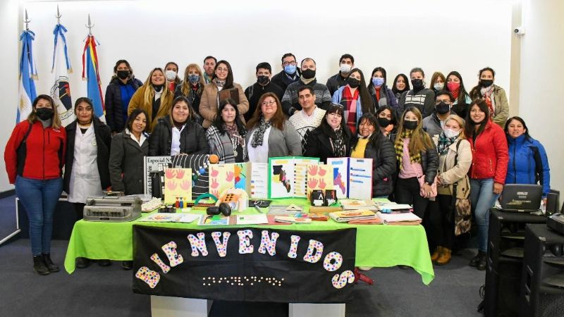 Gran interés docente por la capacitación en "Alfabetización del Sistema Braille"