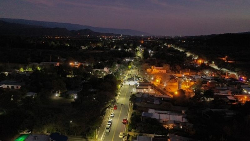 Jalil inauguró obras de iluminación y asfaltado