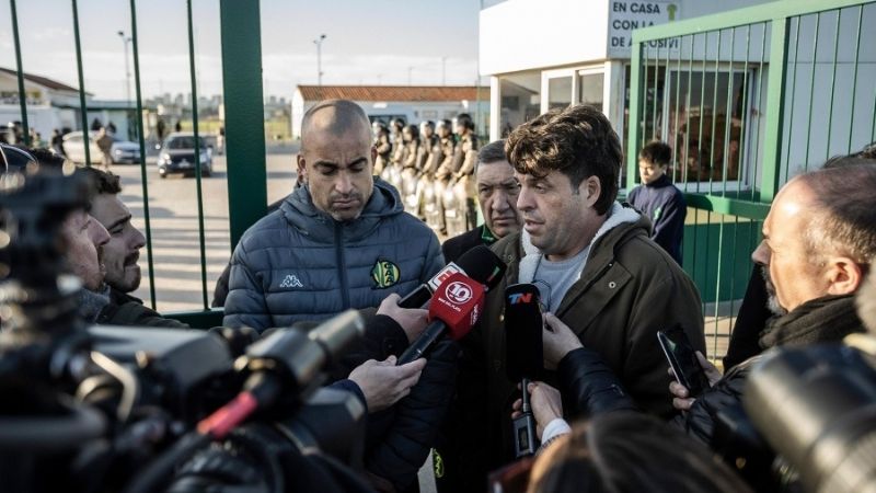 Protesta de los futbolistas tras incendio de autos en Aldosivi