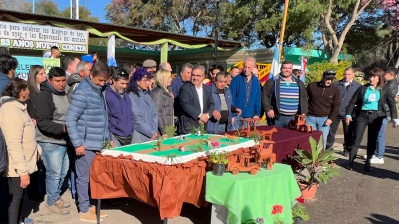 Raúl en el Aniversario de Nueva Coneta e inauguró vivero en Saujil