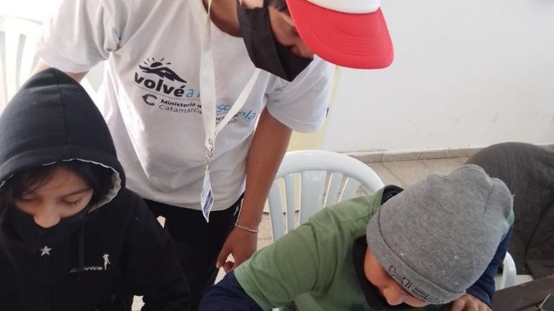 Volvé a la Escuela Catamarca entregó material educativo a sedes de Capital
