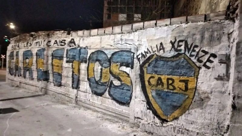 Pintadas para recibir a Tevez como DT de Central