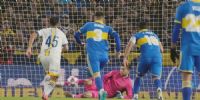 ROSSI otra vez figura atajando un nuevo penal para Boca.