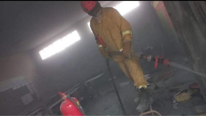 Se incendió una escuela y debieron evacuar al alumnado