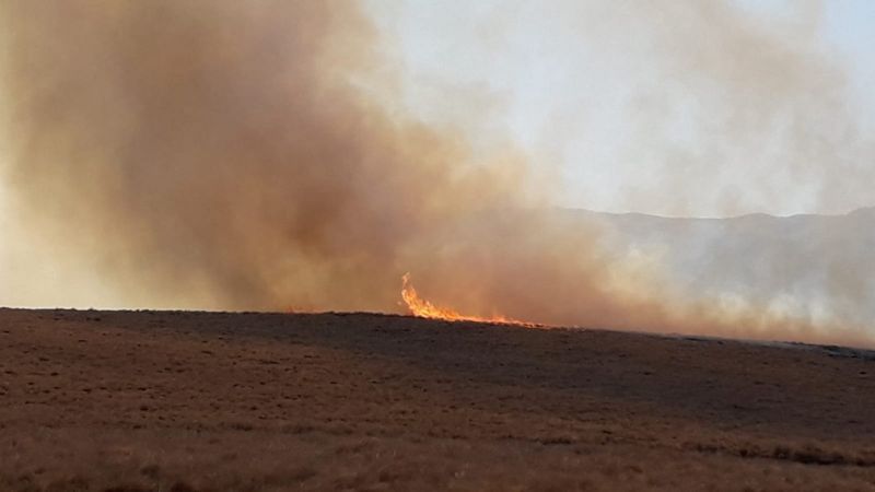 Incendio en Ambato: lograron contener las llamas en algunos sectores
