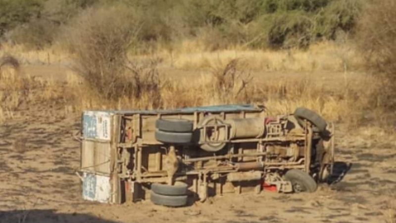 Murió el chófer del camión que volcó en la ruta 157