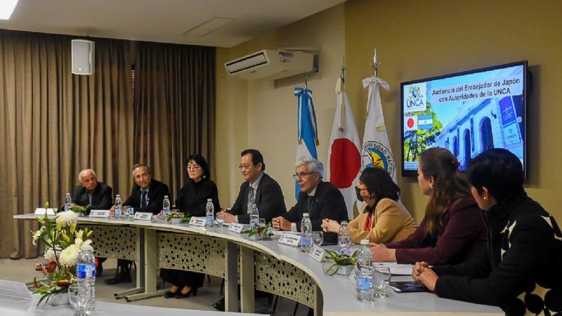 El embajador de Japón se reunió con autoridades de la UNCA