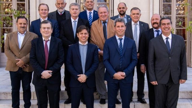 Los gobernadores pidieron tarifas equitativas y que no se corte la obra pública