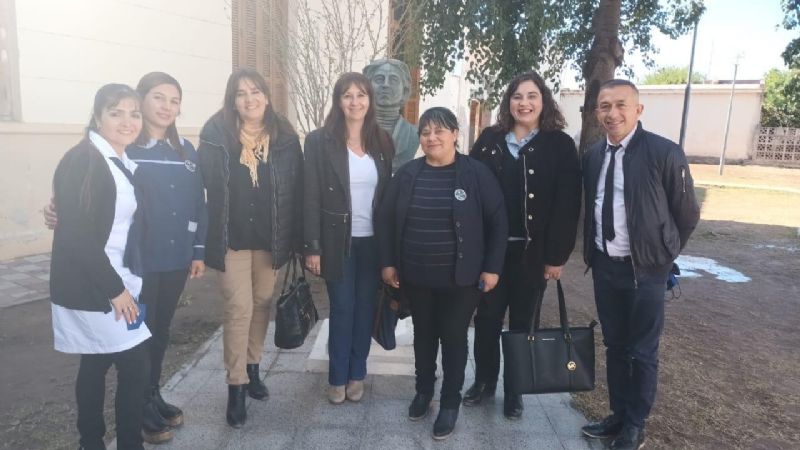 Educación capacitó a la comunidad educativa del Colegio "Clorinda Orellana Herrera"