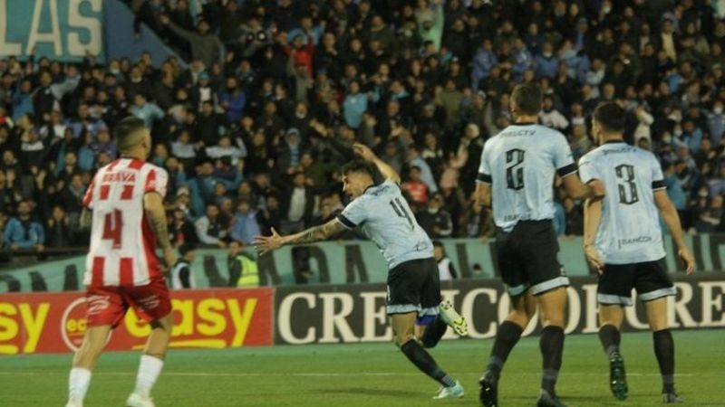 Belgrano le ganó el clásico a Instituto y sueña con ascender