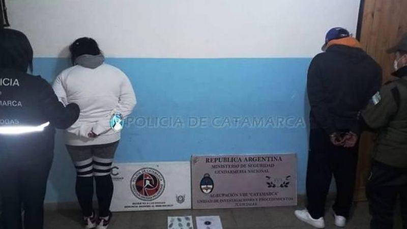 Transportaban en su organismo cápsulas con droga y fueron detenidos