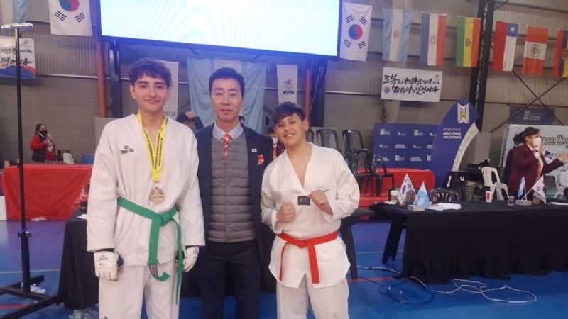 Juveniles "catas" del Taekwondo WT en el Cenard