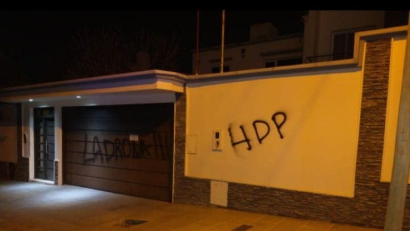 Financieras: pintadas y amenazas