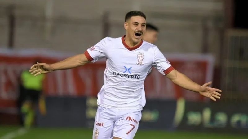 Huracán acecha en la cima; Colón ganó por la "Pulga"