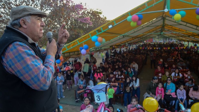 Multitudinaria fiesta de la niñez del Centro de Empleados de Comercio