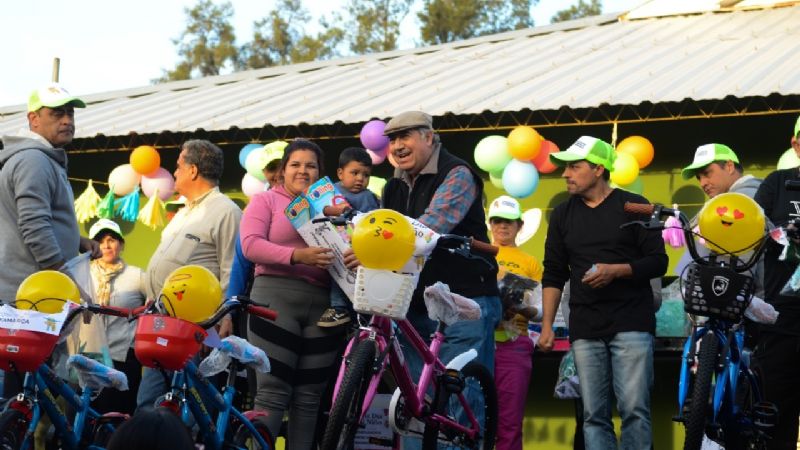 Multitudinaria fiesta de la niñez del Centro de Empleados de Comercio