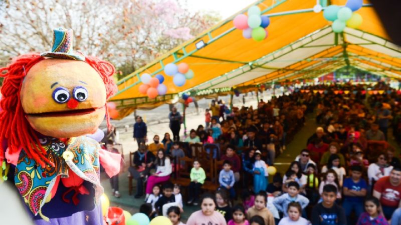 Multitudinaria fiesta de la niñez del Centro de Empleados de Comercio