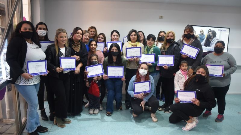 Primera entrega de certificados del programa “Mujeres en Tecnología”