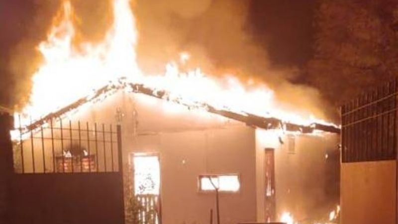 Voraz incendio causó daños totales en una vivienda