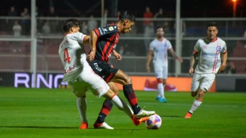 Atlético Tucumán goleó a Barracas y es más líder que antes