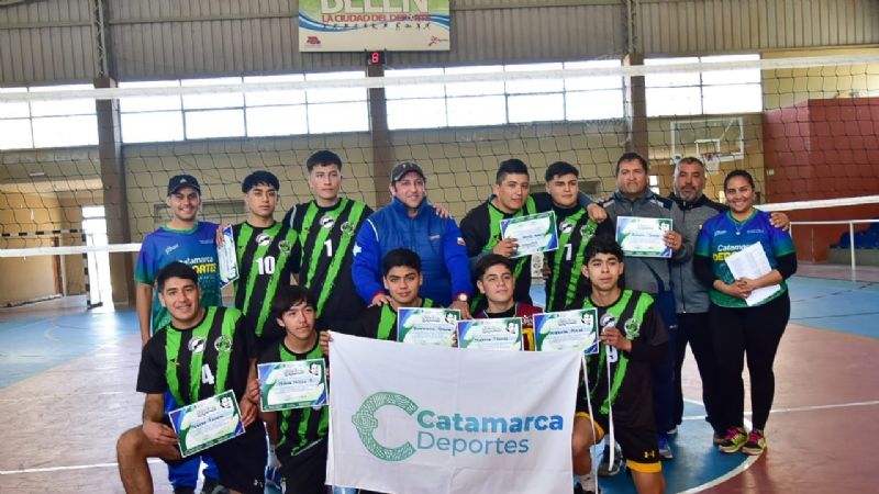 La Paz y Pomán en Vóley Masculino Sub 15 y Sub 17