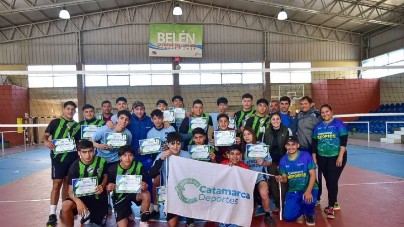 La Paz y Pomán en Vóley Masculino Sub 15 y Sub 17
