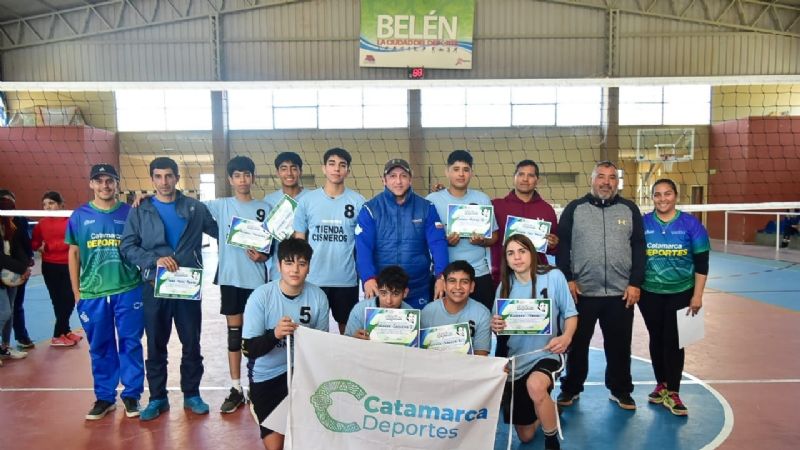 La Paz y Pomán en Vóley Masculino Sub 15 y Sub 17