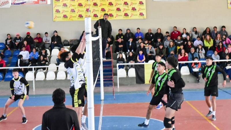 La Paz y Pomán en Vóley Masculino Sub 15 y Sub 17
