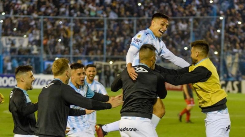 El tremendo golazo de Coronel para Atlético Tucumán