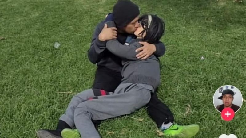 Furor en las redes por tener una novia de papel maché