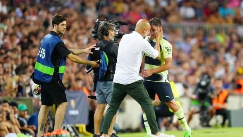 La felicitación de Guardiola y la alegría de Álvarez