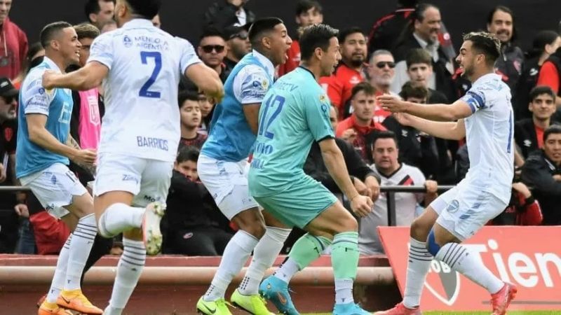 “Santos”-“Canallas” empate, triunfos de Defensa y Godoy Cruz