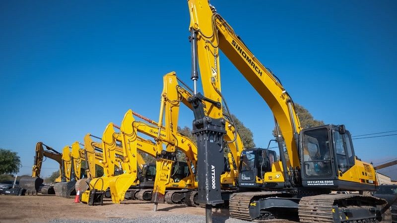 Jalil entregó maquinaria