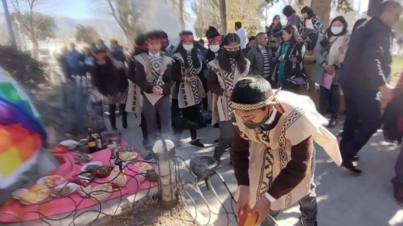 Homenaje a la Pachamama en la Escuela 78