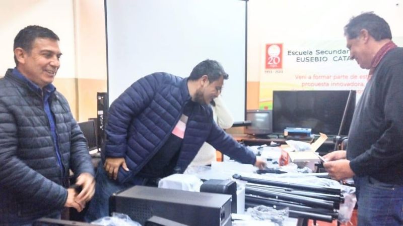 Alumnos de la Secundaria N°65 recibieron un kit audiovisual para producir contenidos locales