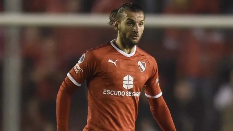 El “Rojo” no puede comprar por la deuda con Silva