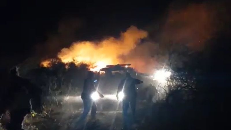 Descontrolado incendio en un campo en FME