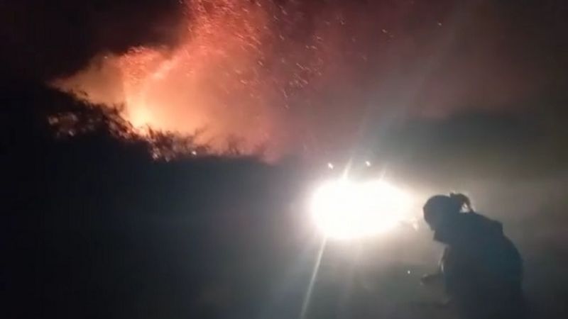 Descontrolado incendio en un campo en FME