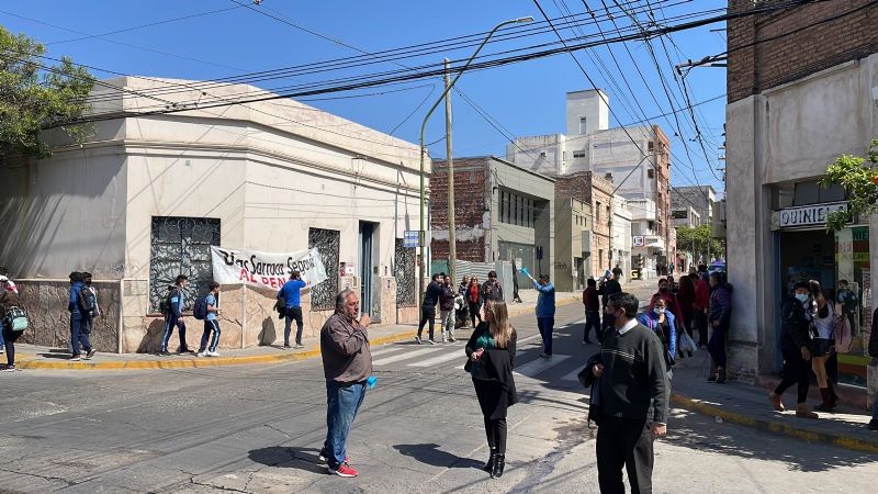 Ahorristas se manifestaron frente al Juzgado y en el estudio de Retamozo