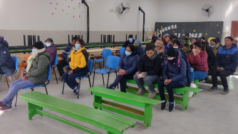 Centurión llegó a Antofagasta y se reunió con padres de la Escuela Nº 494