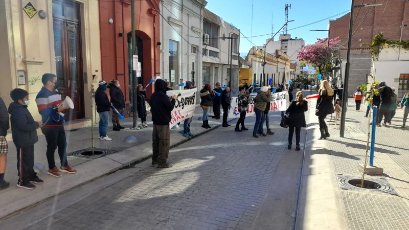 Ahorristas se manifestaron y piden que permitan pagar a Bacchiani