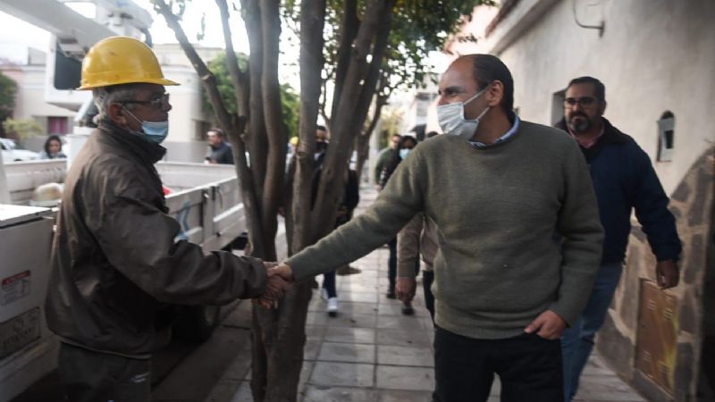 Comenzó la instalación de luminarias Led en Villa Cubas