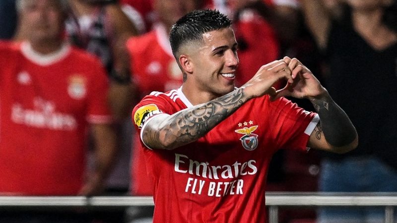 Enzo Fernández anotó su tercer gol en Benfica